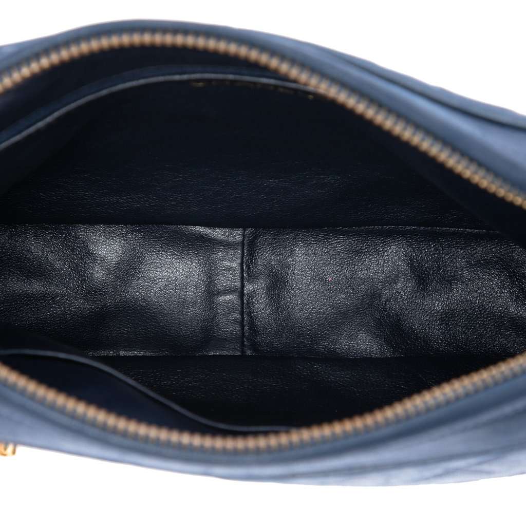 Chanel CC Quilted Lambskin Tassel Camera Bag Blue Leather Very good condition - Model View