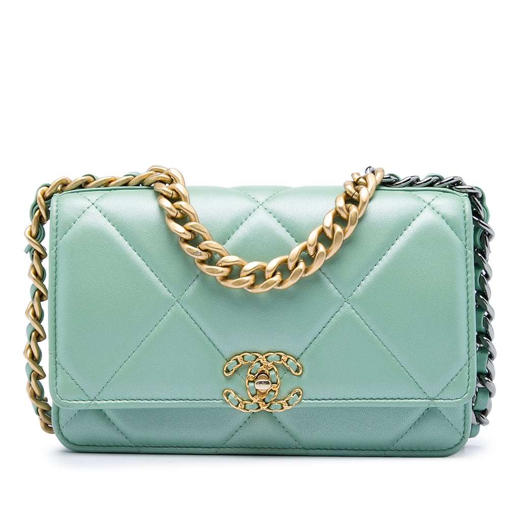 Chanel Quilted Lambskin 19 Wallet on Chain Green Leather Very good - Front View