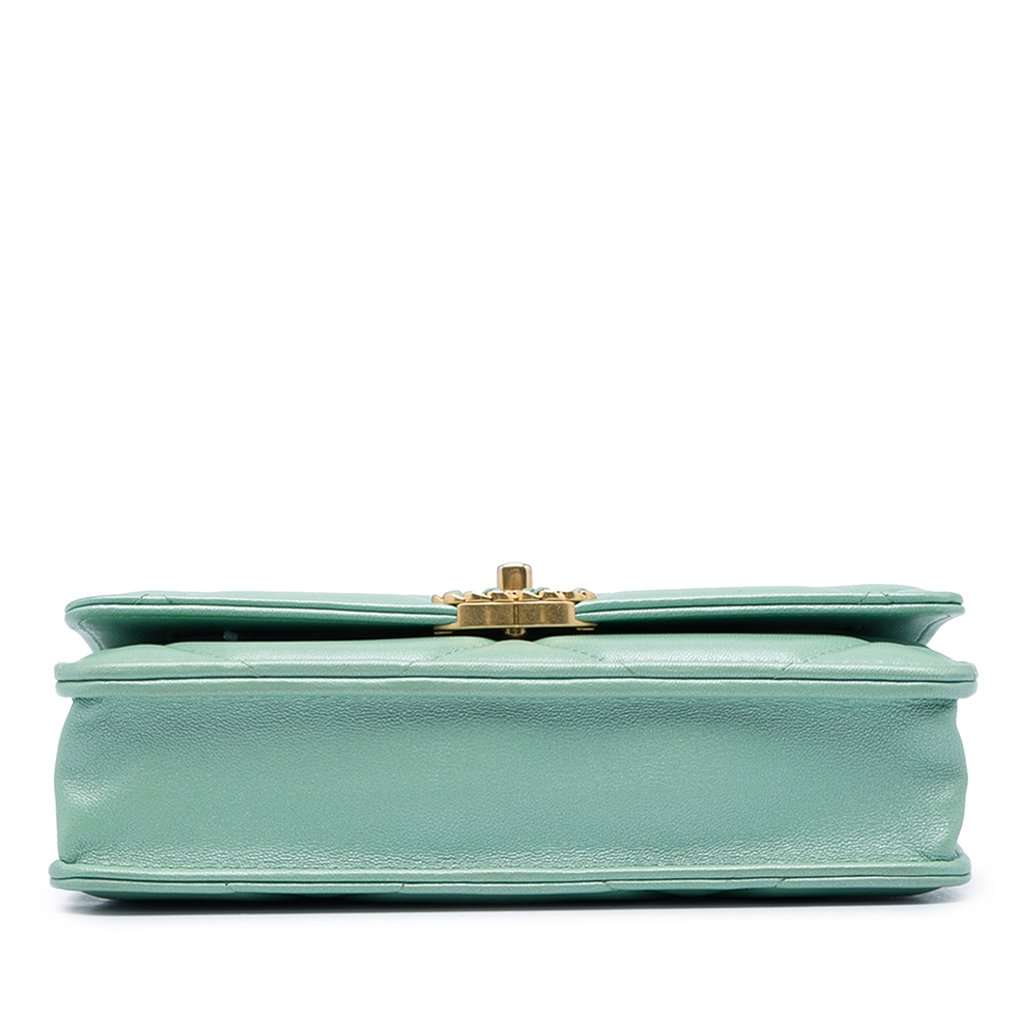 Chanel Quilted Lambskin 19 Wallet on Chain Green Leather Very good - Inside View