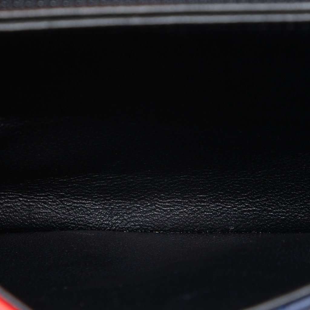 Chanel Quilted Lambskin Colorblock Pagoda Flap Black Leather Very good condition - Model View