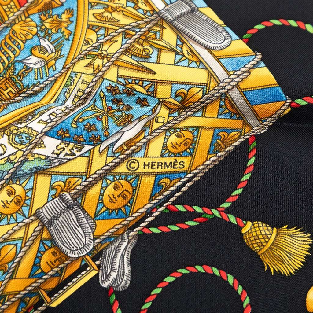 Hermès Les Tambours Silk Scarf 90 Black Very good condition - Model View