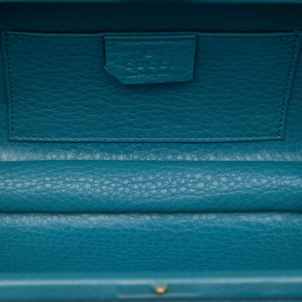Gucci Calfskin Soho Clutch on Chain Blue Leather Very good - Model View