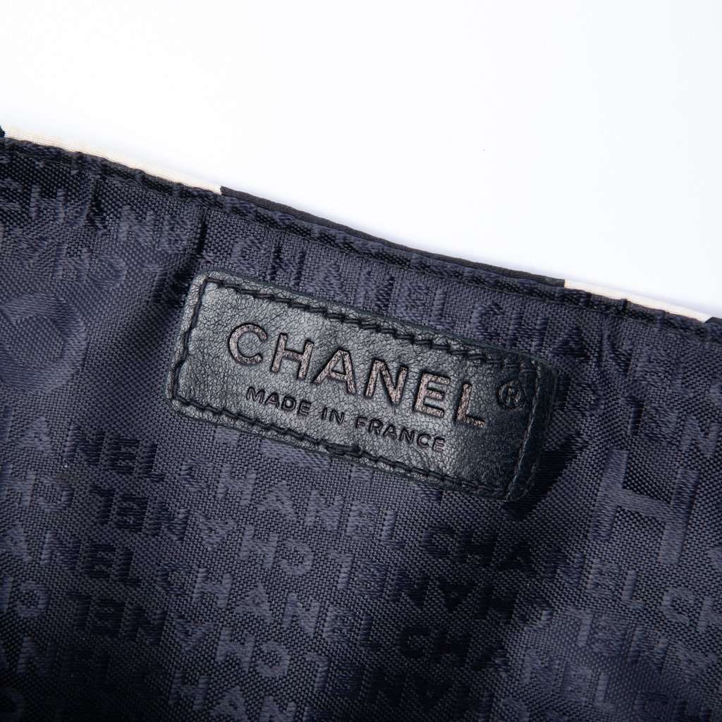 Chanel Small Silk and Lambskin Net Tahiti Flap Black Very good - Box View