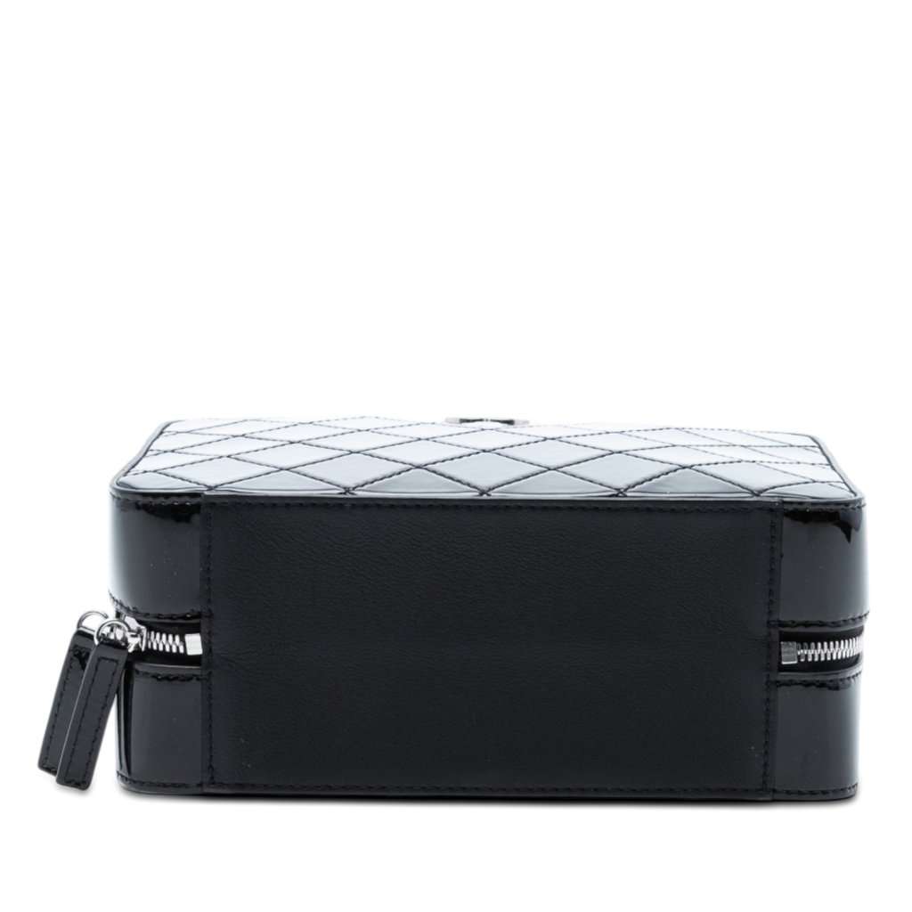 Chanel CC Quilted Patent Travel Kit Vanity Case Black Leather Very good condition - Inside View