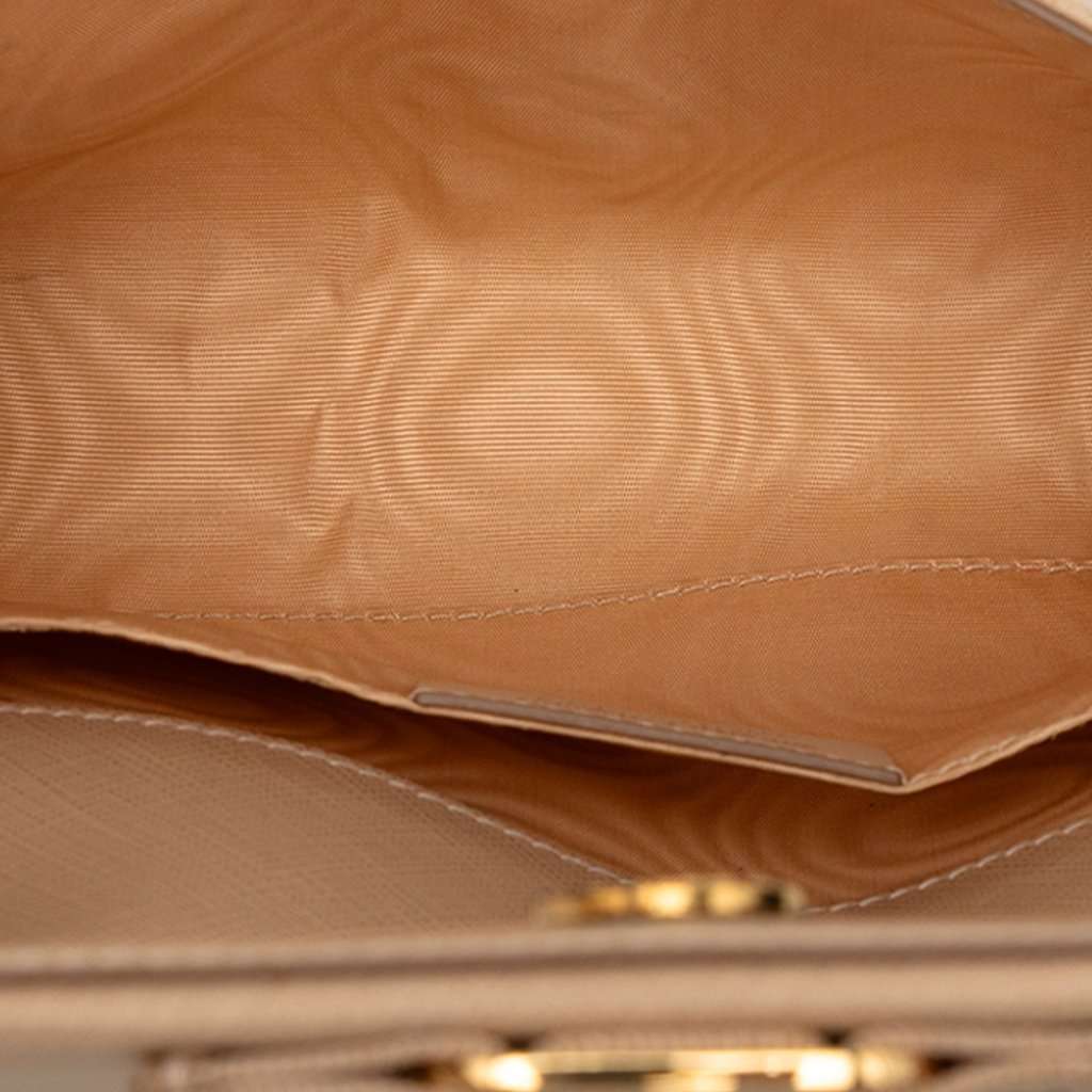 Salvatore Ferragamo Leather Vara Bow Chain Crossbody Beige Leather Very good condition - Model View