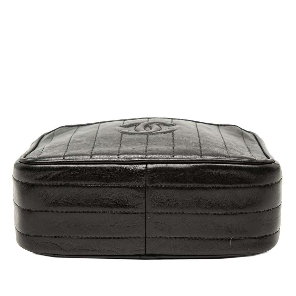 Chanel CC Vertical Quilted Lambskin Tassel Camera Bag Black Leather Very good condition - Inside View