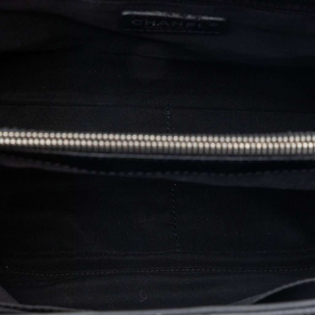 Chanel Caviar Grand Shopping Tote Black Leather Very good - Model View