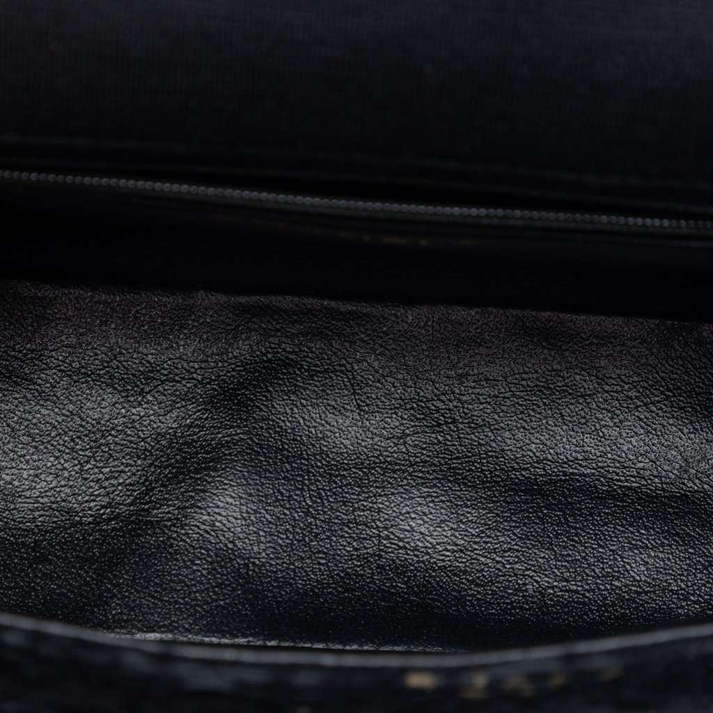 Chanel Quilted Tweed Reissue 2.55 Single Flap 224 Black Very good condition - Model View