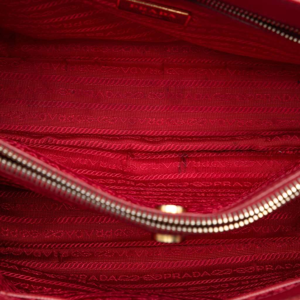 Prada Medium Saffiano Lux Galleria Satchel Red Leather Very good - Model View