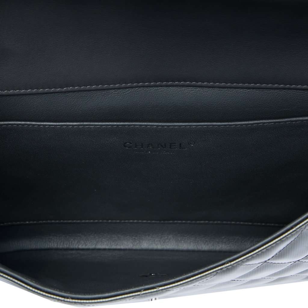 Chanel Quilted Striated Metallic Patent Clutch with Chain Green Leather Very good - Model View