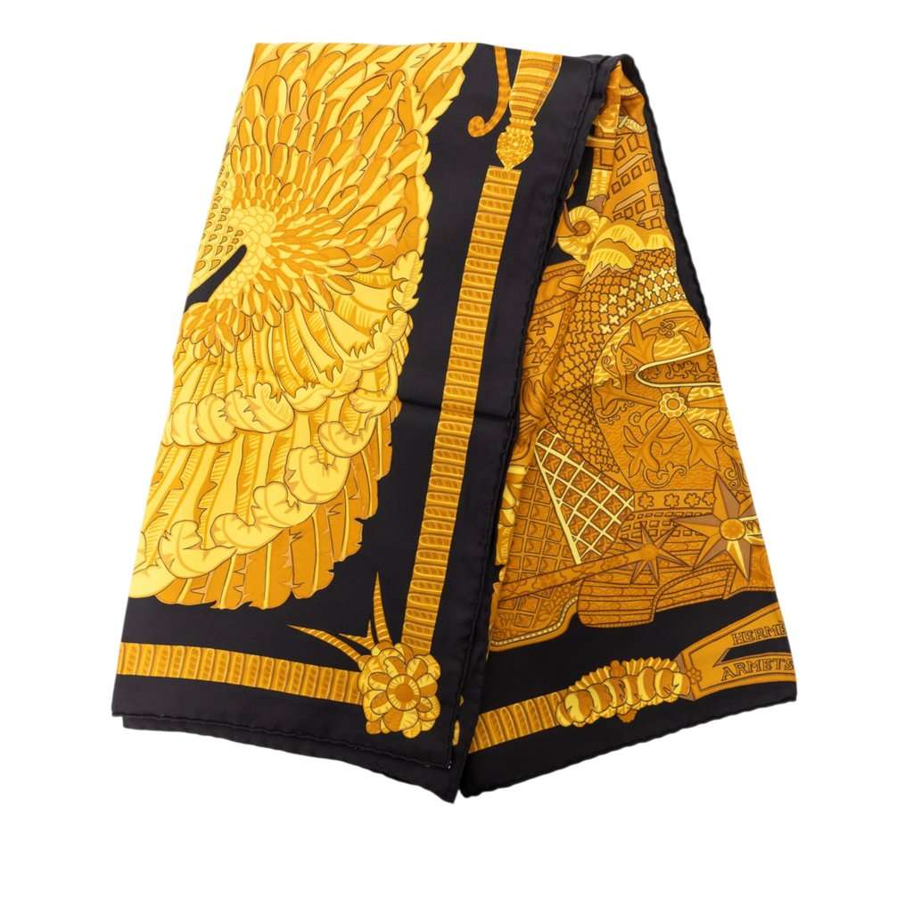 Hermès Armets en Panache Silk Scarf 90 Gold Never worn - Front View