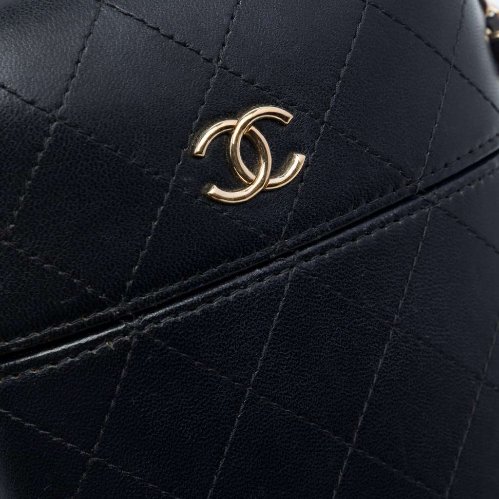 Chanel CC Quilted Lambskin Chain Around Phone Holder Black Leather Very good condition - Box View