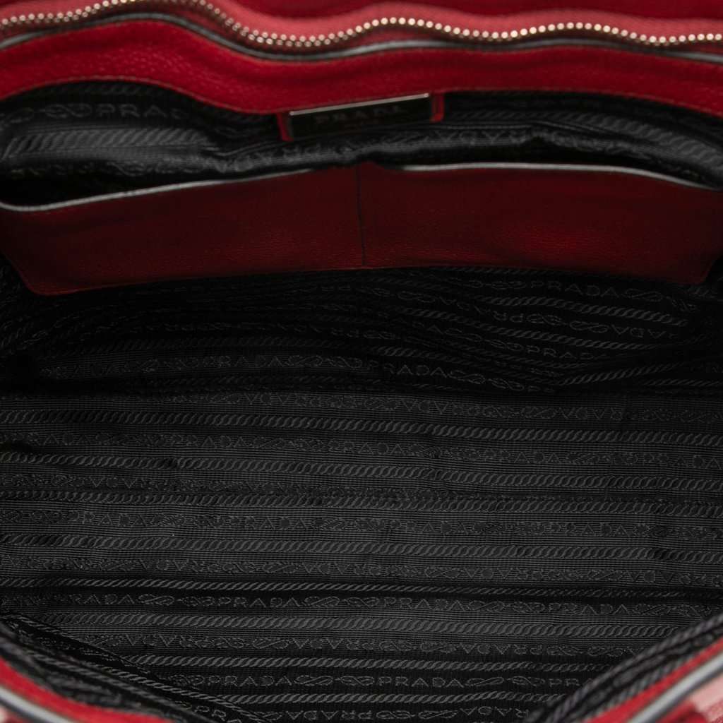 Prada Vitello Daino Convertible Shopper Tote Red Leather Very good condition - Model View