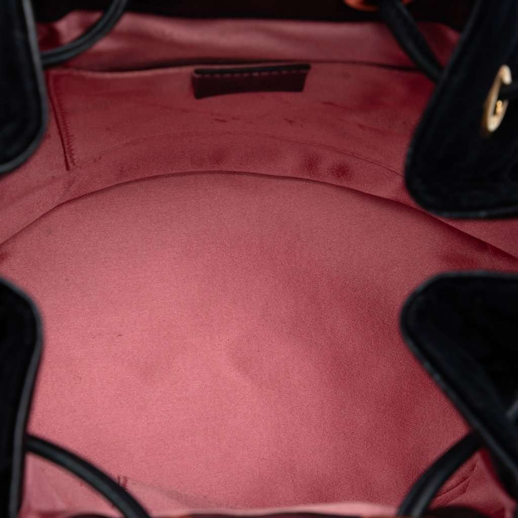 Gucci GG Marmont 2.0 Matelasse Velvet Bucket Bag Black Very good condition - Model View