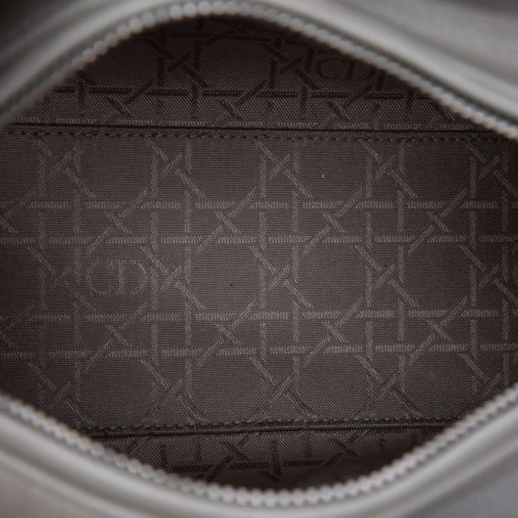 Dior Medium Pearlescent Lambskin Cannage Lady Dior Silver Leather Very good condition - Model View