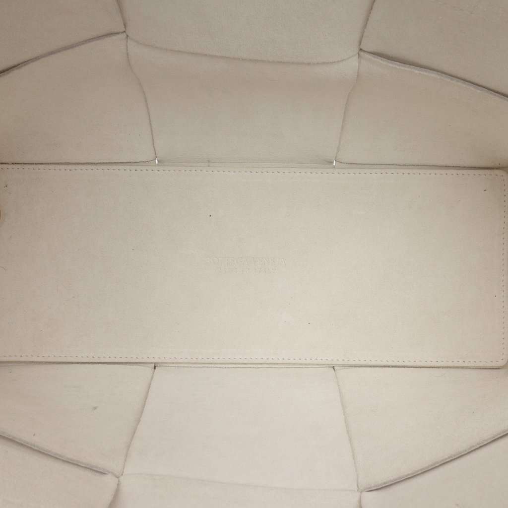 Bottega Veneta Small Nappa Maxi Intrecciato Arco Tote White Leather Very good condition - Model View