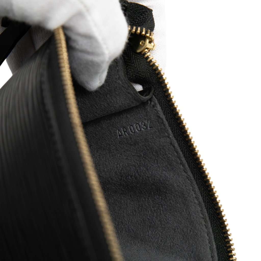 Louis Vuitton Epi Pochette Accessoires Black Leather Very good - Box View