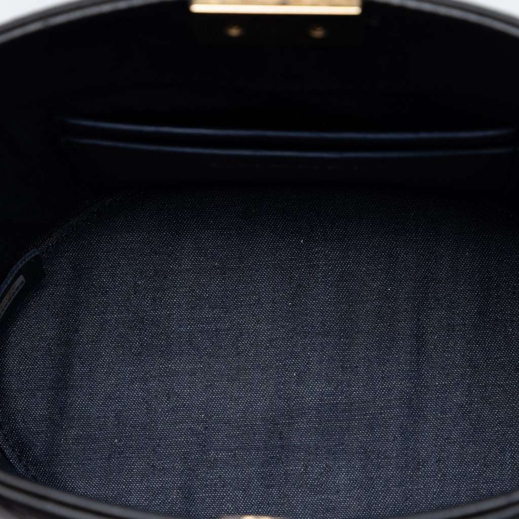 Chanel CC Lambskin Elegant Chain Vanity Case Black Leather Very good condition - Model View
