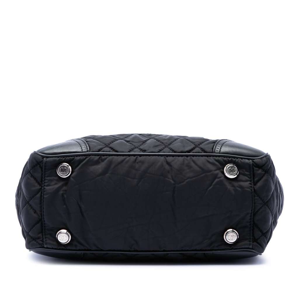 Chanel Paris New York Quilted Nylon Tote Black Very good condition - Inside View