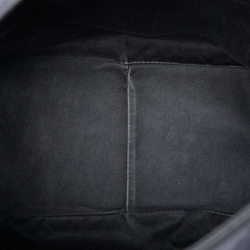 Chanel Paris New York Quilted Nylon Tote Black Very good condition - Model View