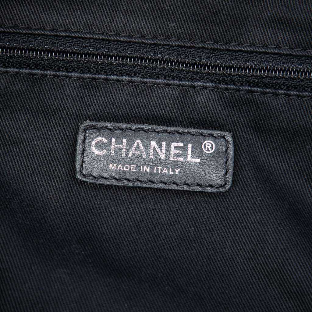 Chanel Paris New York Quilted Nylon Tote Black Very good condition - Box View