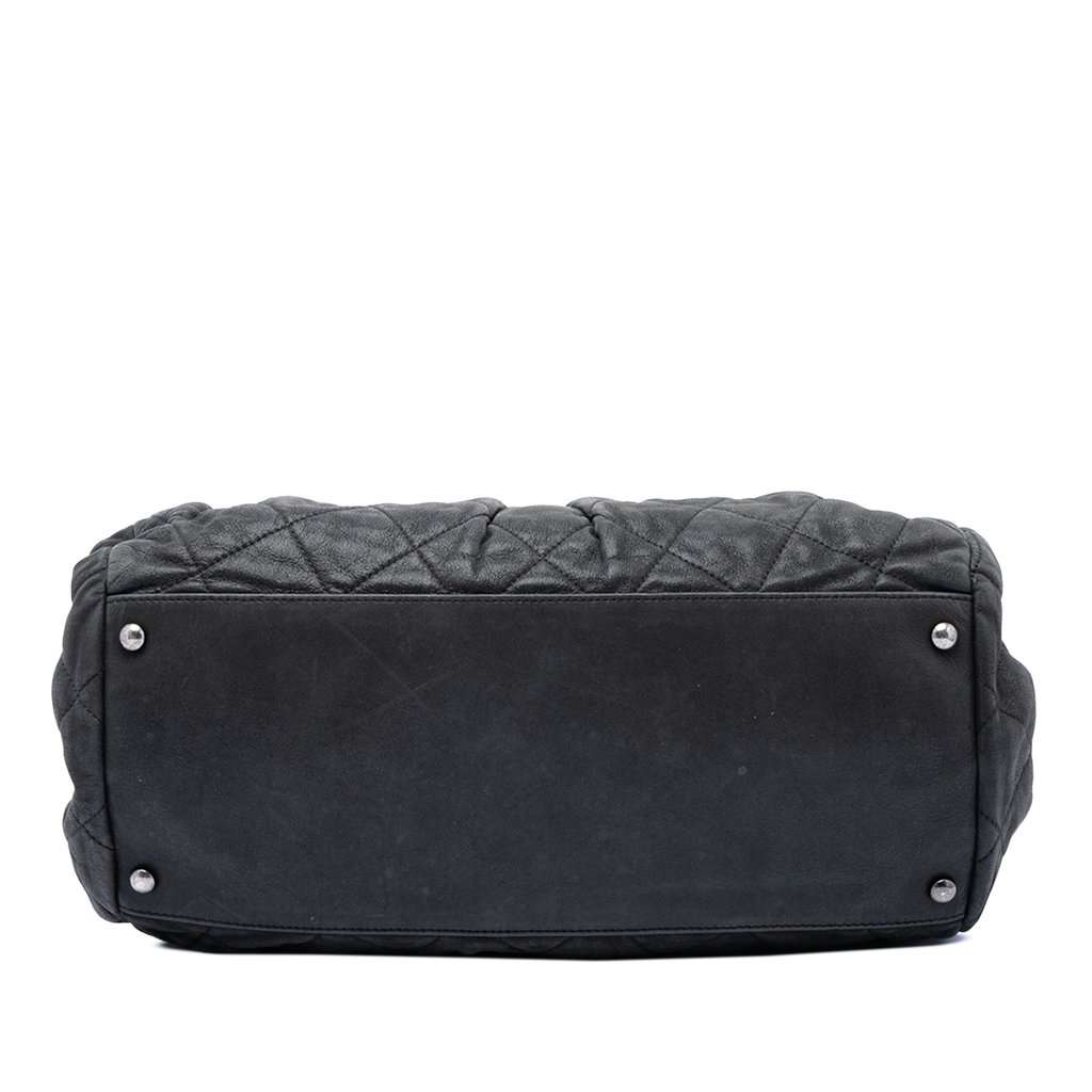 Chanel Quilted Iridescent Calfskin Chic Quilt Bowling Bag Black Leather Very good - Inside View