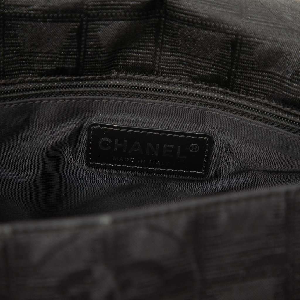 Chanel New Travel Line Nylon Crossbody Black Very good - Box View