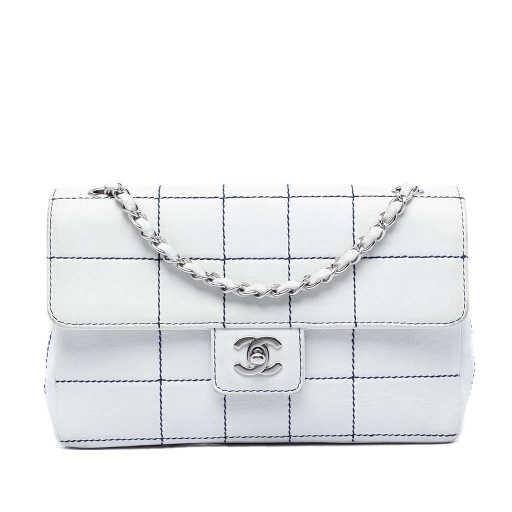 Chanel Medium Chocolate Bar Lambskin Stitched Flap White Leather Very good condition - Front View