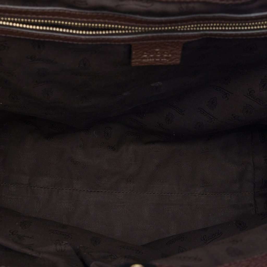 Gucci Large GG Canvas GG Charm Tote Beige Very good - Model View