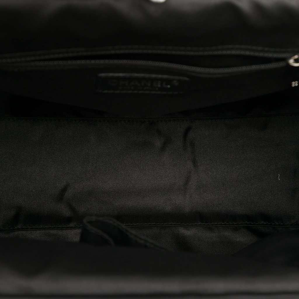 Chanel CC Check Embossed Velvet Belted Side Frame Bag Black Very good condition - Model View