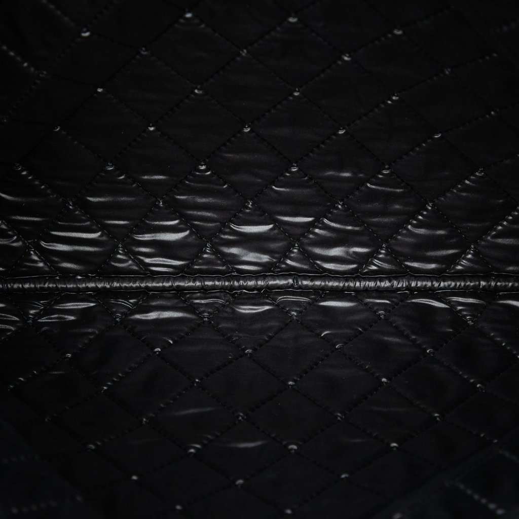 Chanel Large Quilted Lambskin Camellia O Case Clutch Black Leather Very good condition - Model View