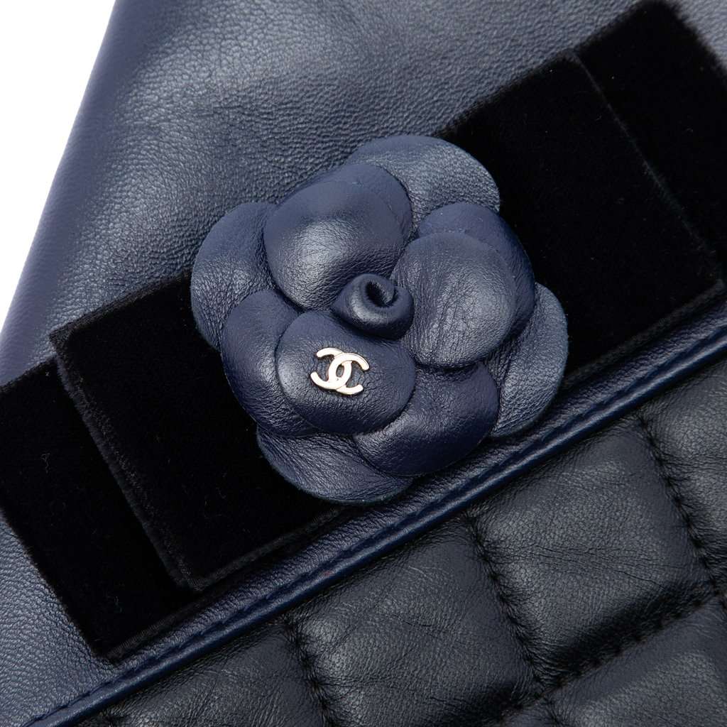 Chanel Large Quilted Lambskin Camellia O Case Clutch Black Leather Very good condition - Box View