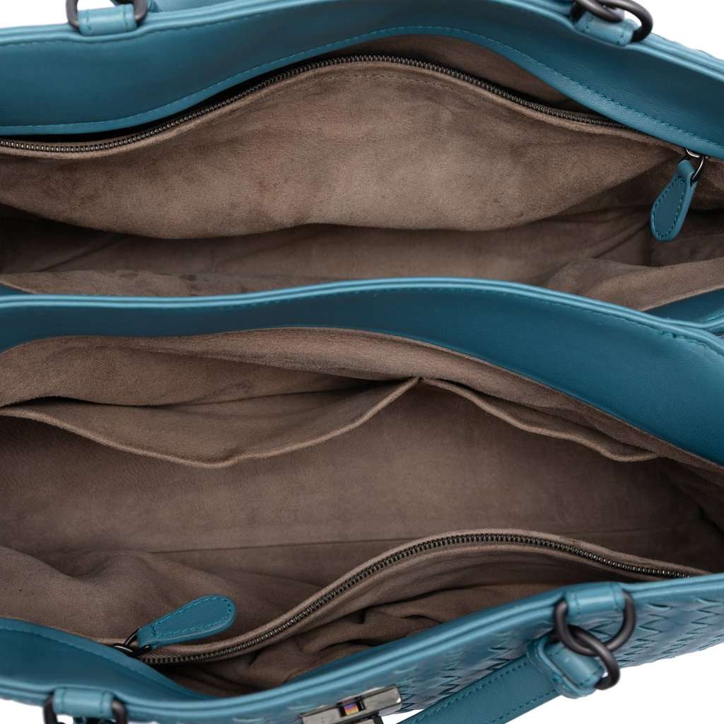 Bottega Veneta Medium Nappa Intrecciato Roma Tote Blue Leather Very good condition - Model View