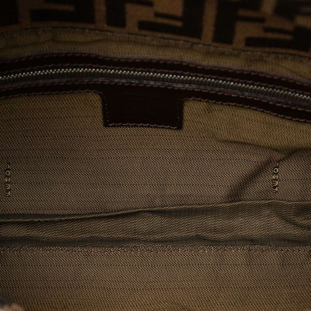 Fendi Zucca Canvas Baguette Brown Very good condition - Model View