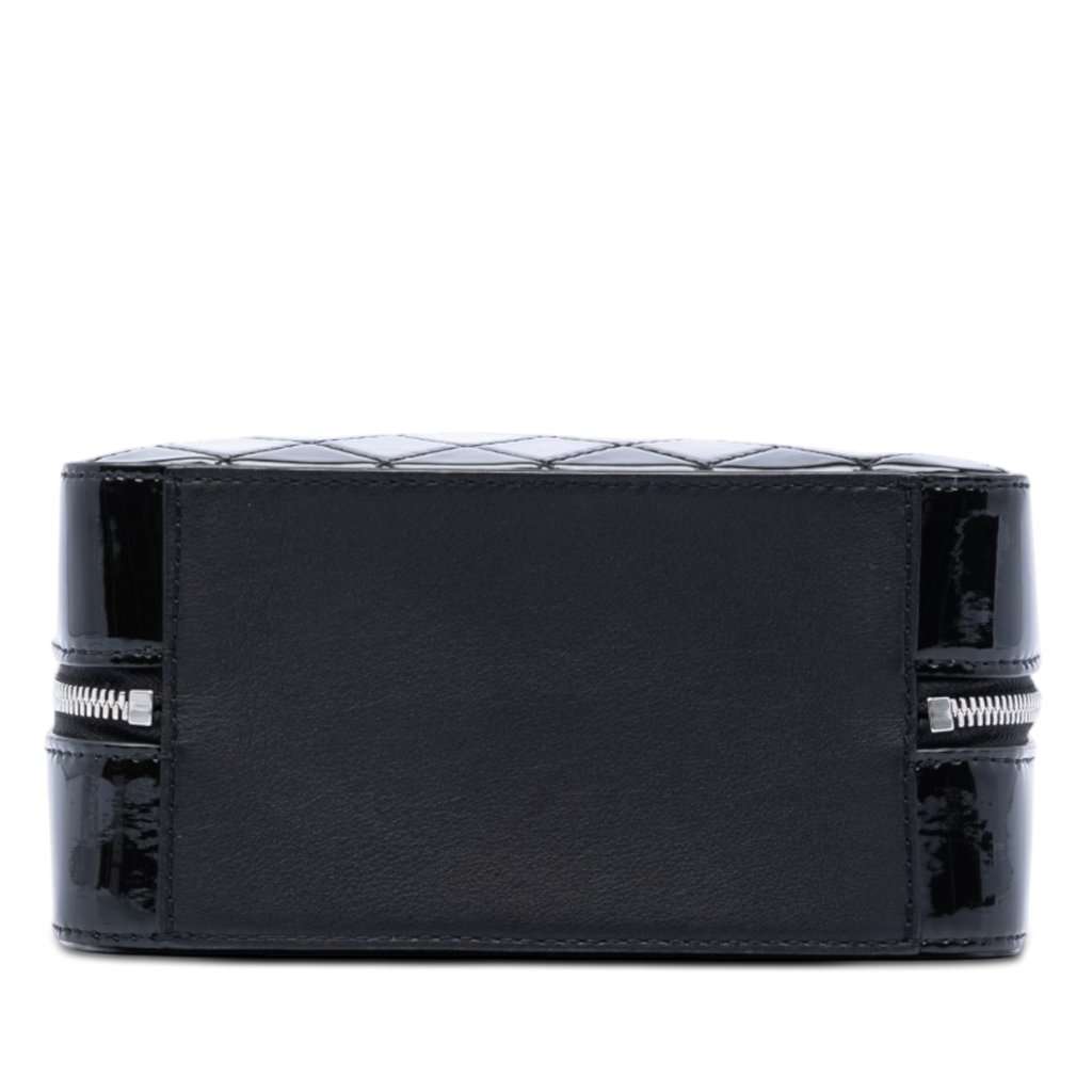 Chanel Small CC Quilted Patent Travel Kit Vanity Case Black Leather Very good condition - Inside View