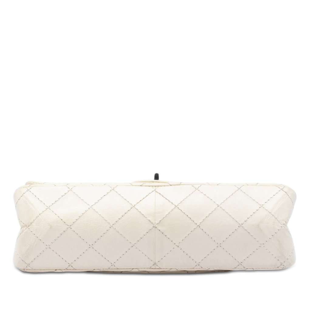 Chanel Quilted Aged Calfskin Reissue 2.55 Double Flap 226 White Leather Very good condition - Inside View