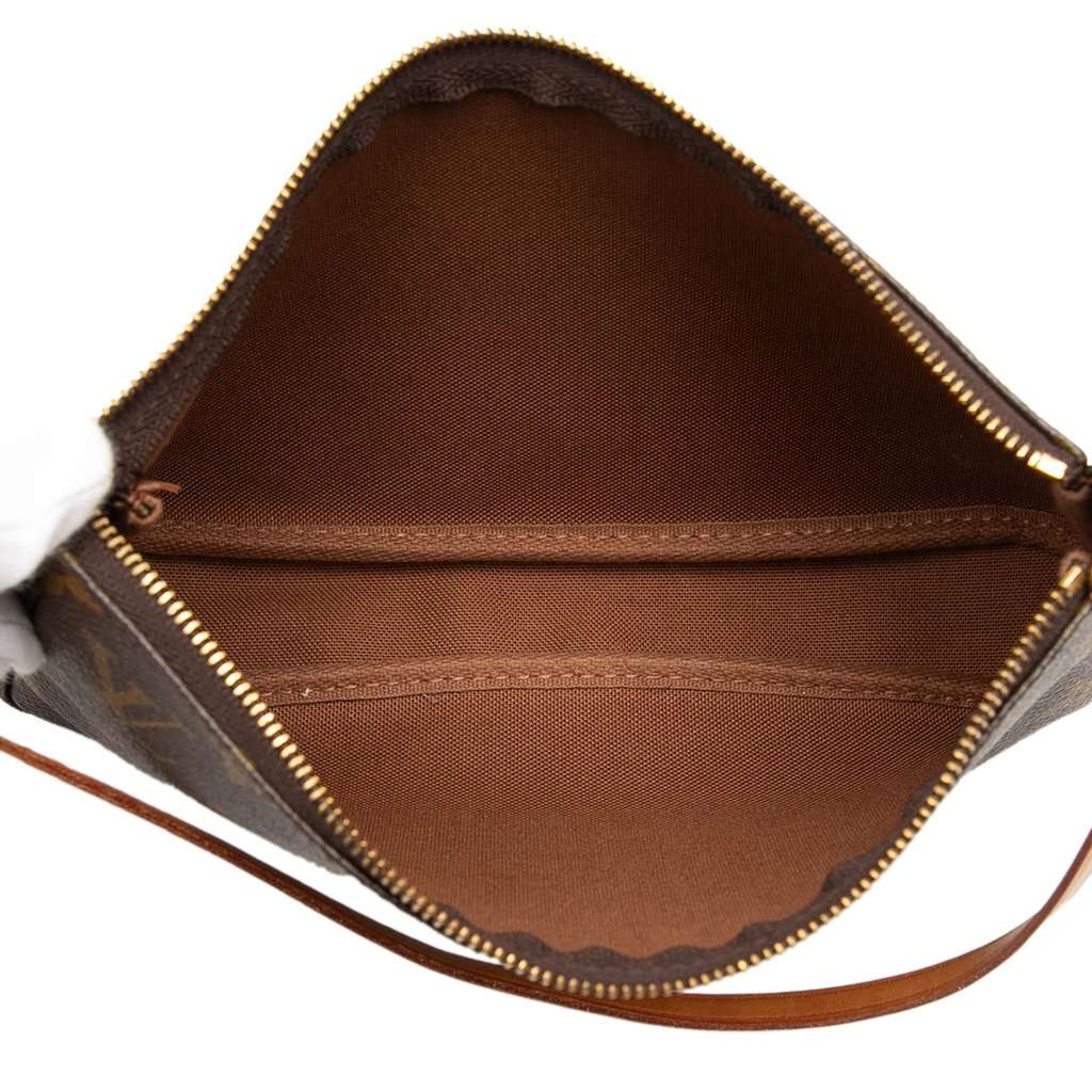 Louis Vuitton Monogram Pochette Accessoires Brown Very good - Model View