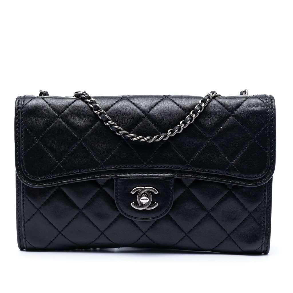 Chanel Small Quilted Lambskin Citizen Zip Flap Black Leather Very good condition - Front View