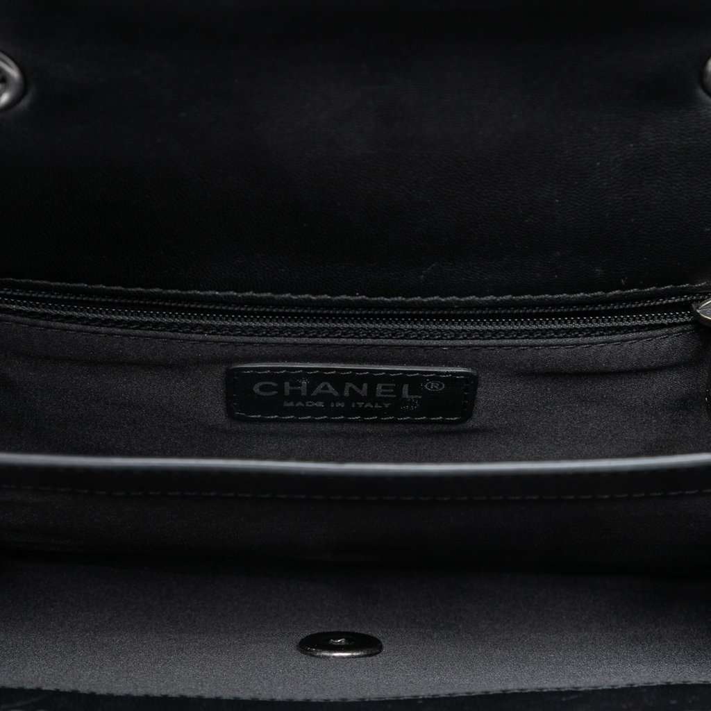 Chanel Small Quilted Lambskin Citizen Zip Flap Black Leather Very good condition - Model View