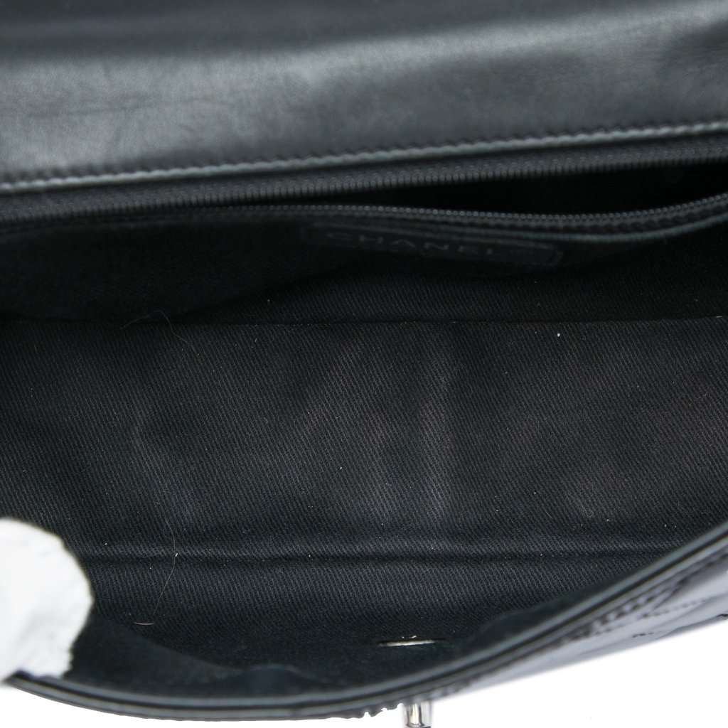 Chanel Medium Patent Coco Shine Flap Black Leather Very good - Model View