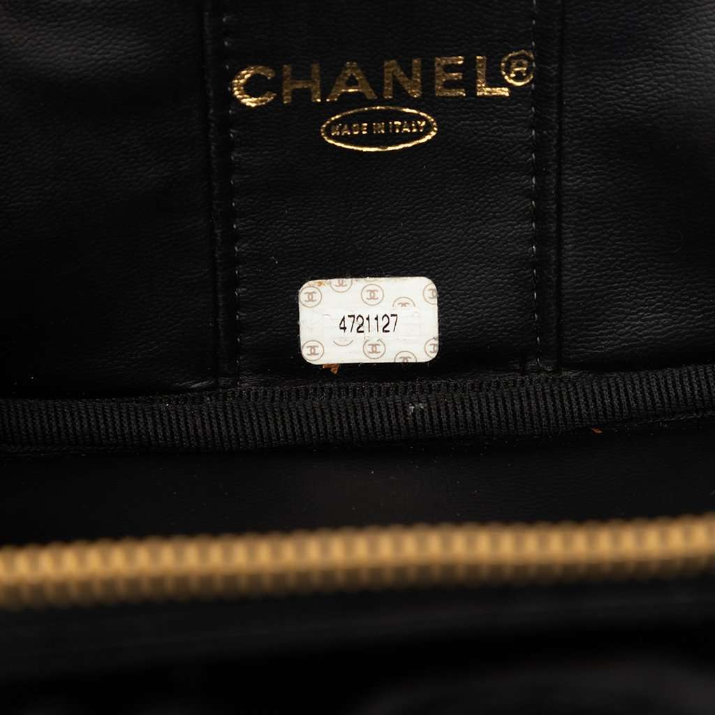 Chanel CC Patent Vanity Bag Black Leather Very good - Box View
