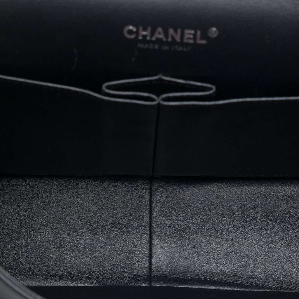 Chanel Jumbo Classic Patent Double Flap Black Leather Very good - Model View