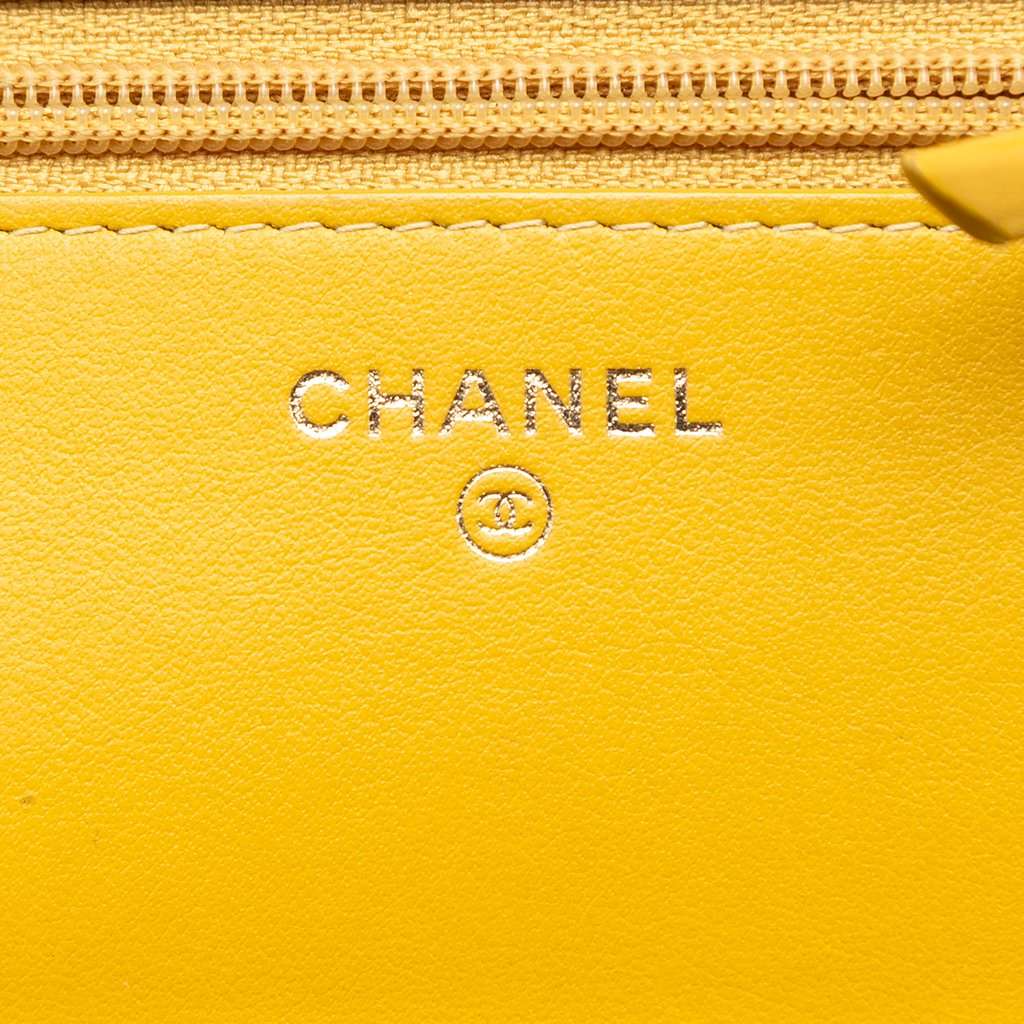 Chanel Caviar CC Filigree Wallet On Chain Yellow Leather Very good condition - Box View