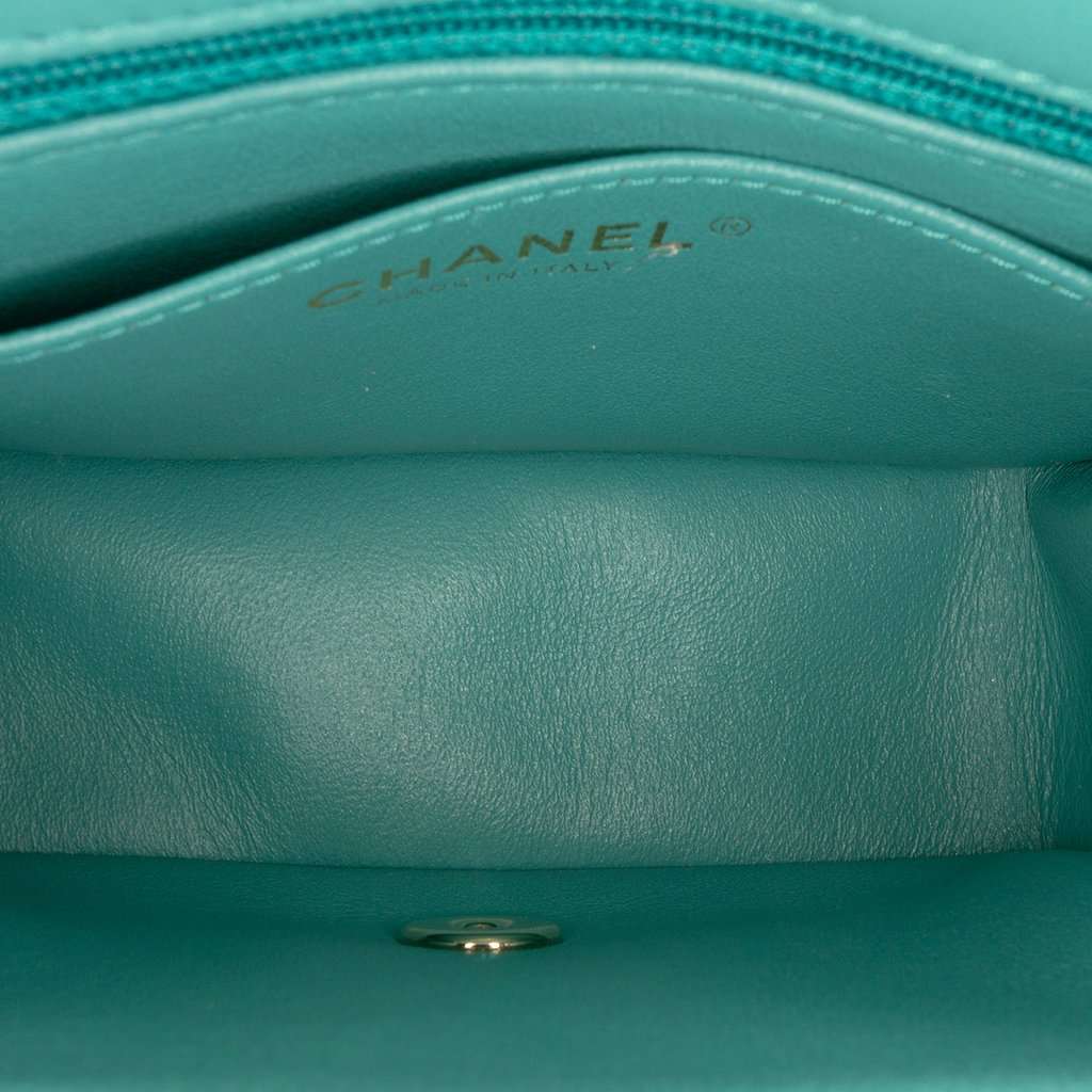 Chanel Mini Square Classic Lambskin Single Flap Green Leather Never worn - Model View