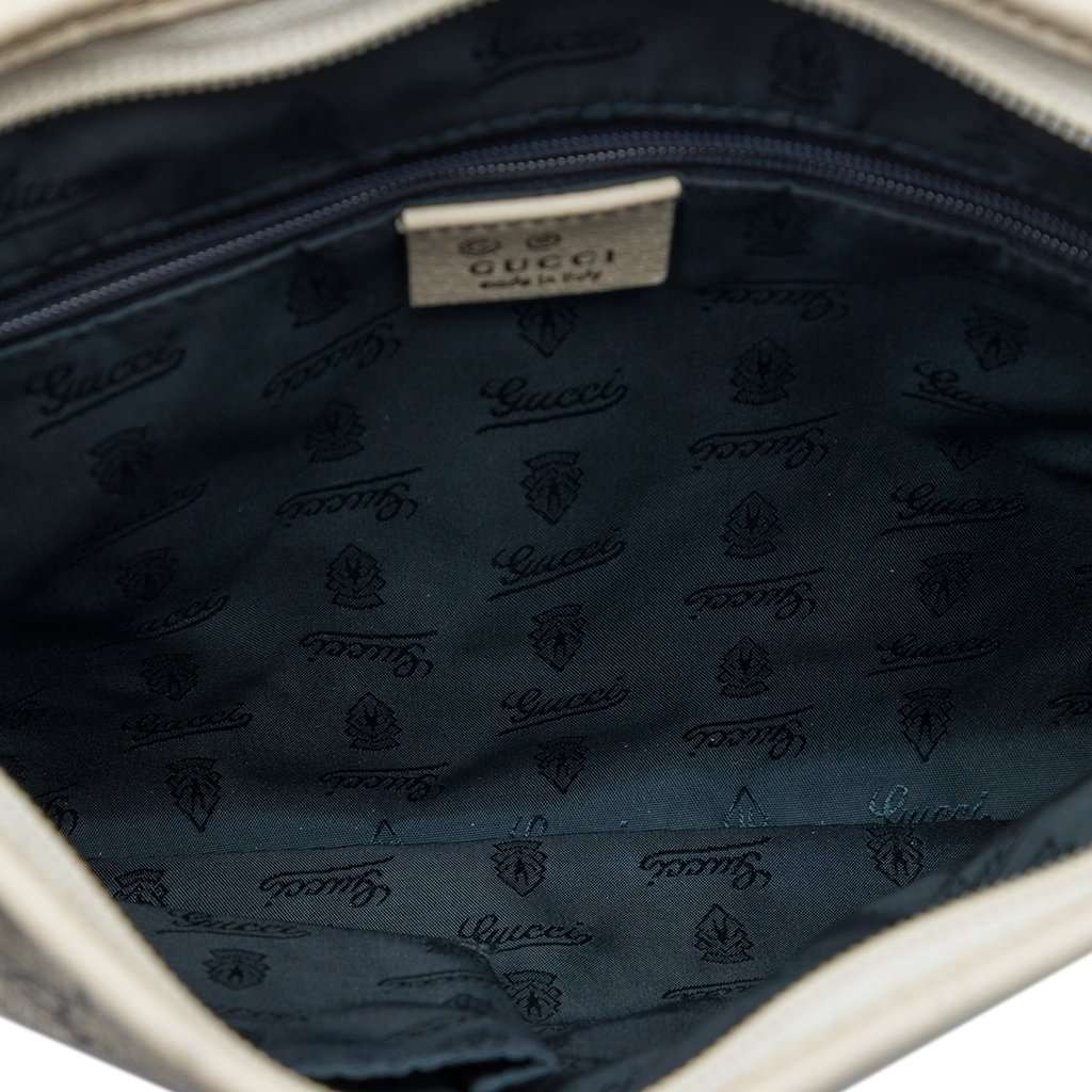 Gucci GG Supreme Crossbody Beige Very good - Model View