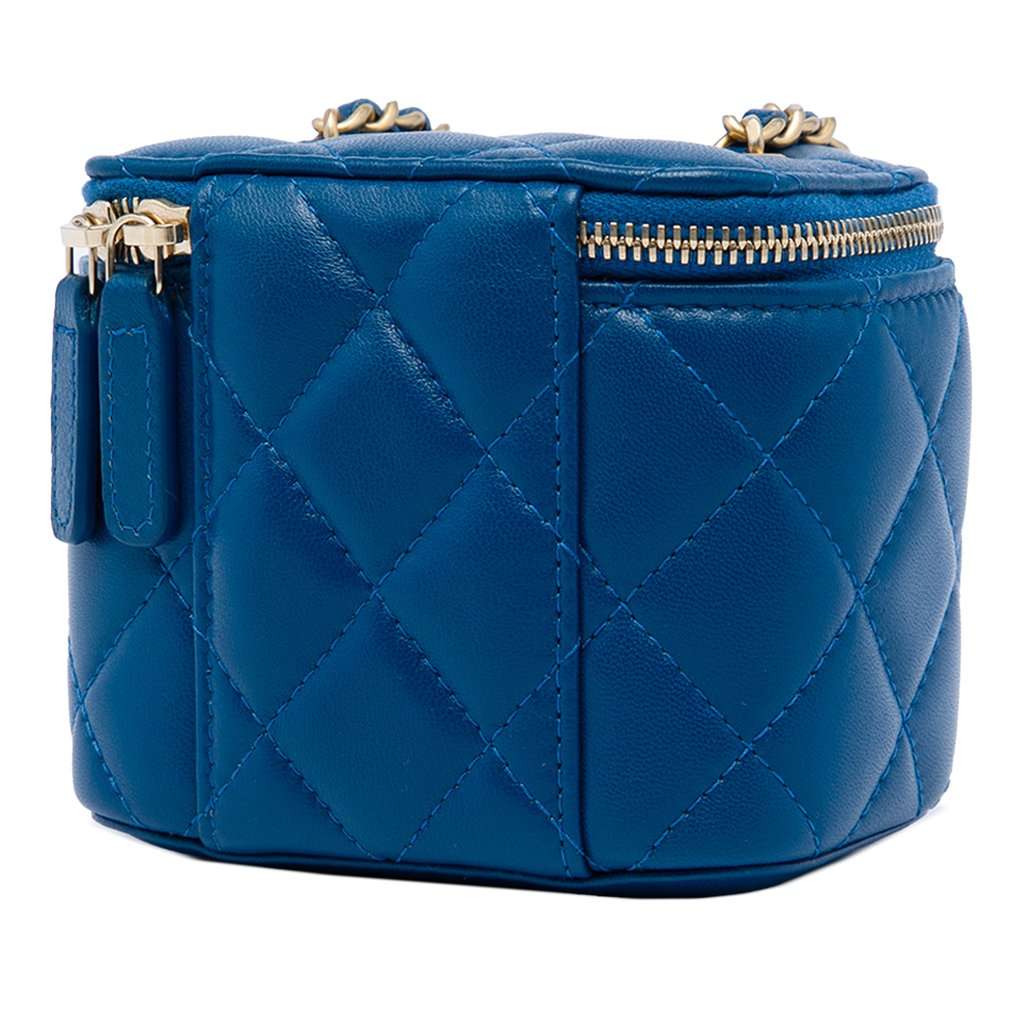 Chanel Mini Quilted Lambskin Pearl Crush Vanity Case With Chain Blue Leather Very good condition - Back View