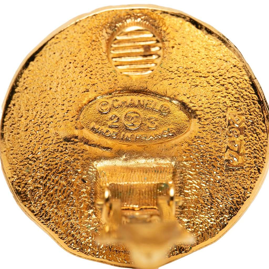 Chanel CC Gold Plated Lion Round Clip On Earrings Gold Metal Very good condition - Model View