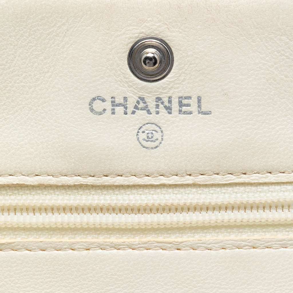 Chanel CC Quilted Perforated Lambskin Wallet On Chain White Leather Very good - Box View