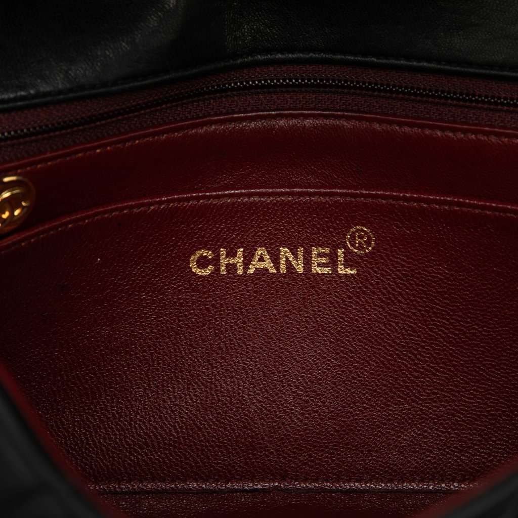 Chanel Small Lambskin Diana Flap Black Leather Very good condition - Box View