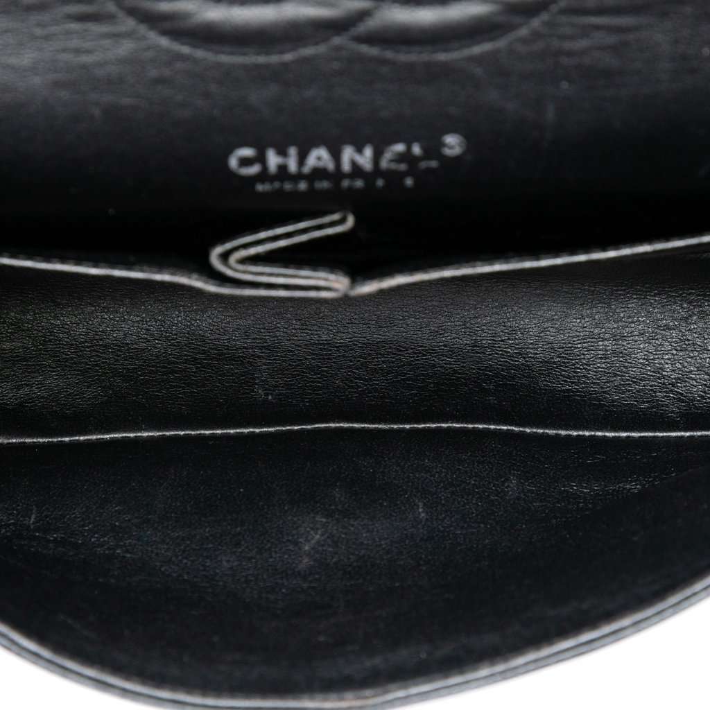 Chanel Medium Classic Caviar Double Flap Black Leather Very good condition - Model View